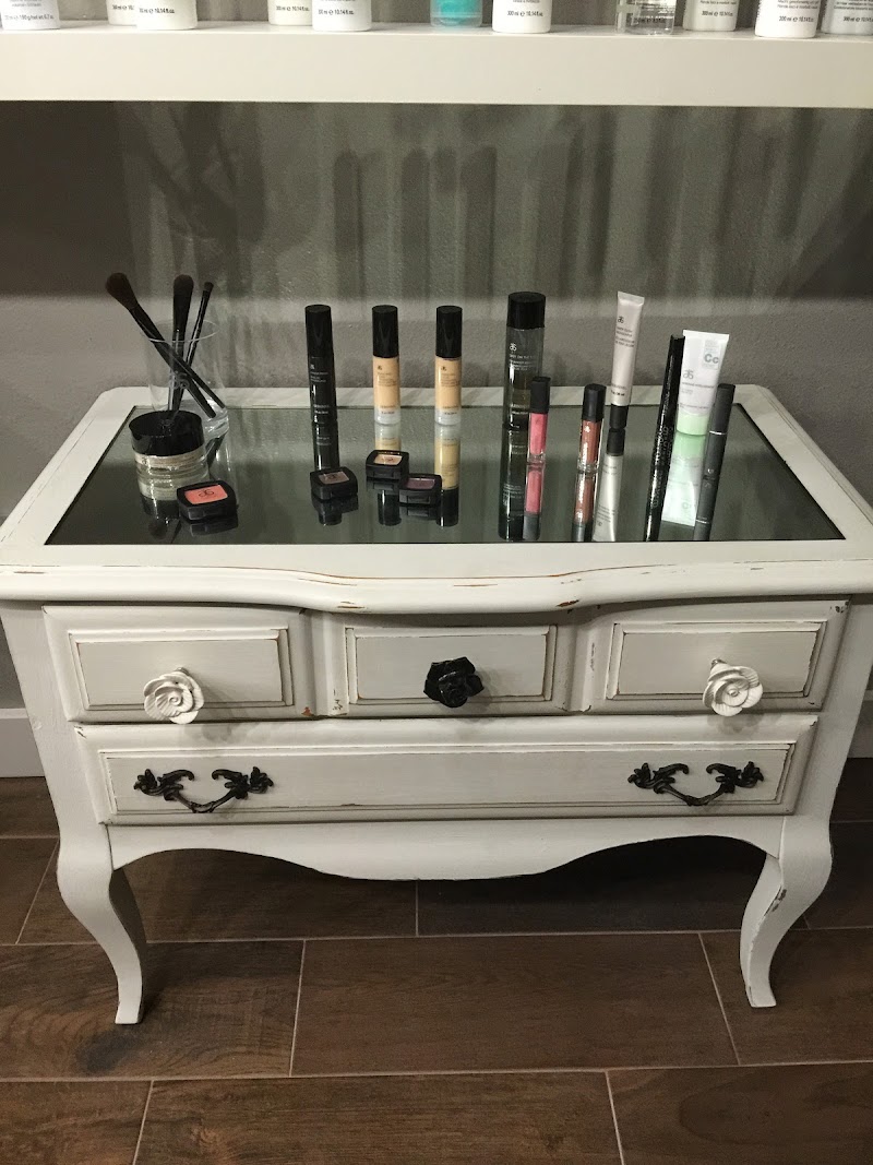 Salon Bella, beauty salon in North Bend, OR, photo 2 of 10